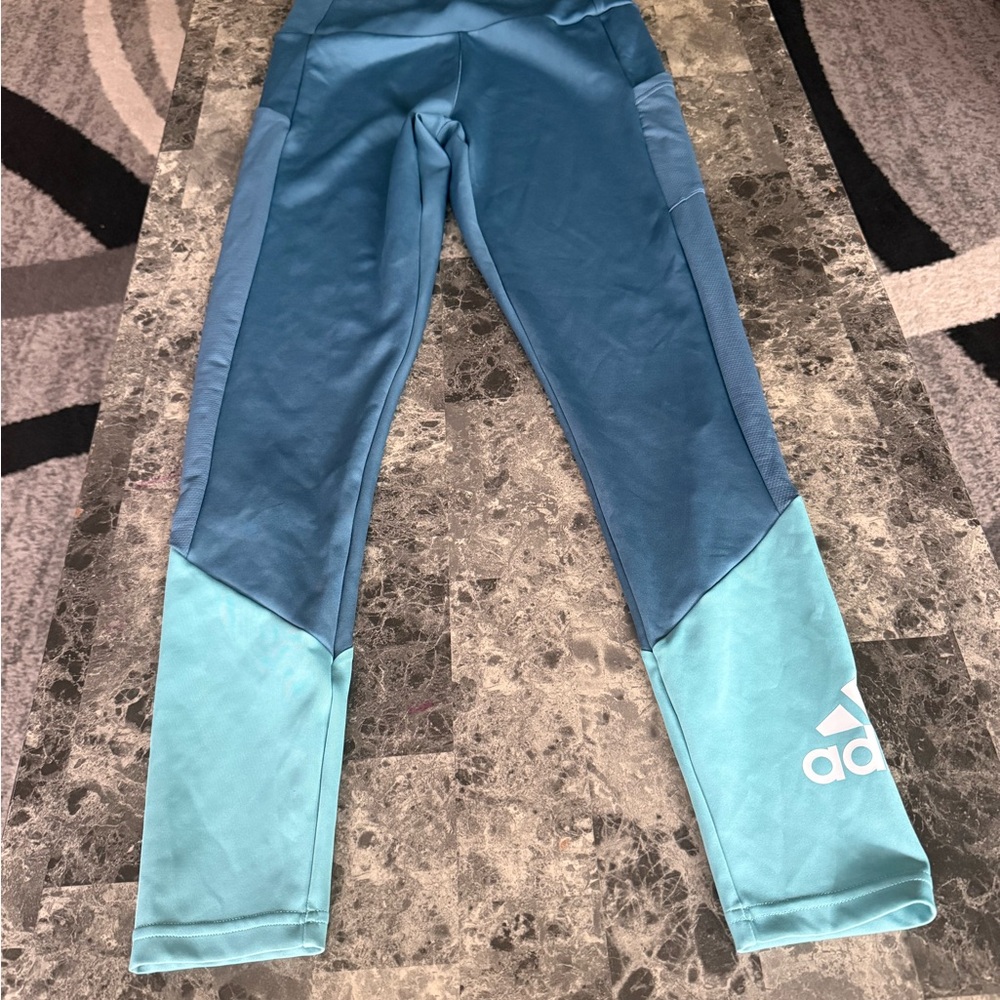 Adidas Women’s Two-Tone Blue Athletic Leggings with side pockets size M
